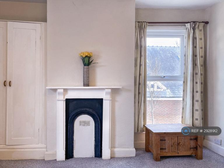 Room Marle Hill Road in Cheltenham