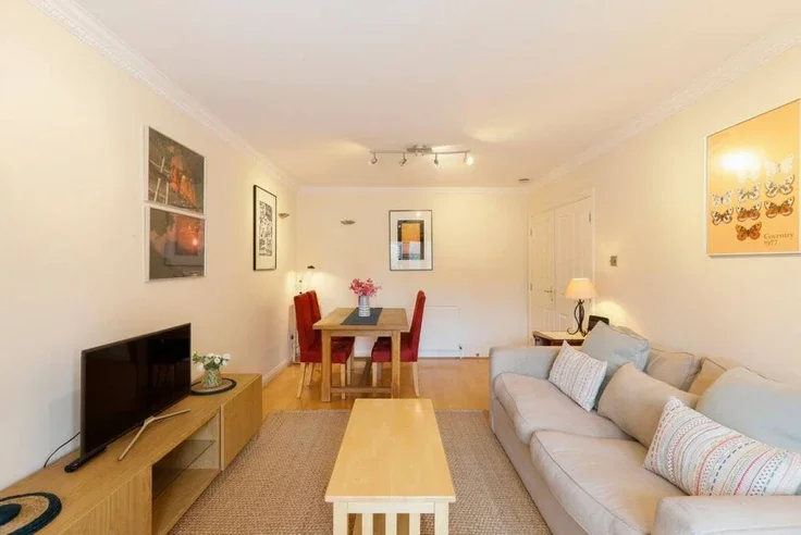 Flat Theed Street in Greater London