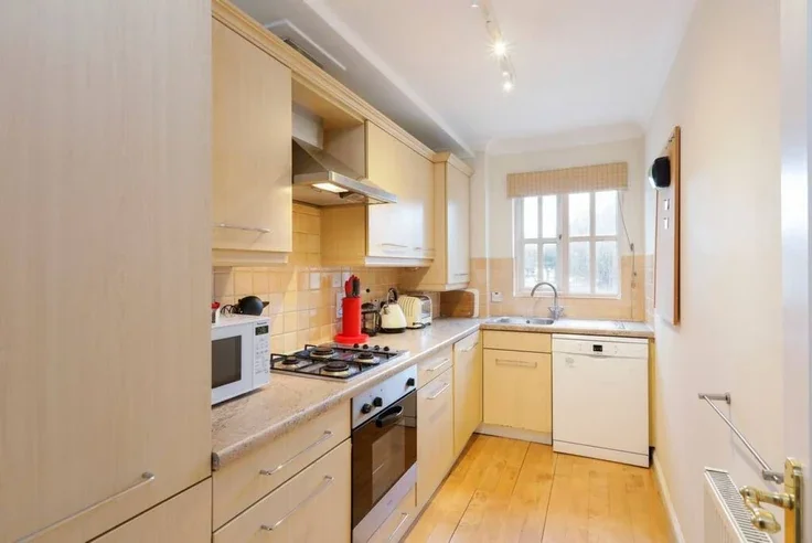 Flat Theed Street in Greater London