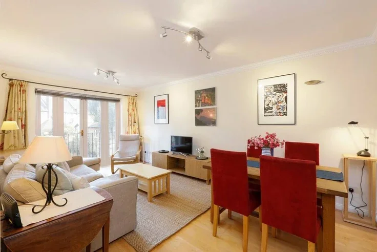 Flat Theed Street in Greater London