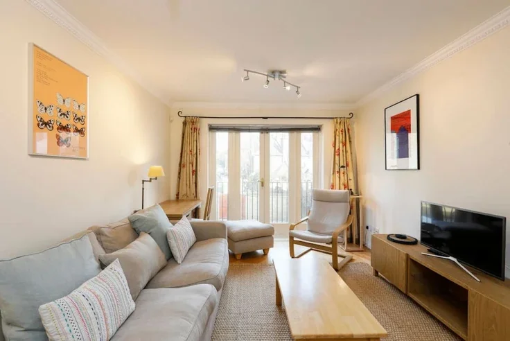 Flat Theed Street in Greater London