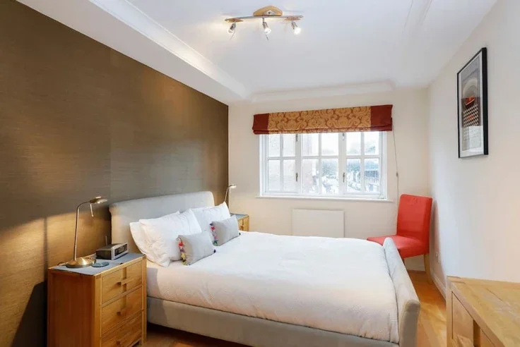 Flat Theed Street in Greater London