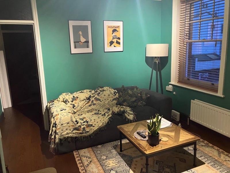 Room Sheen Lane in Greater London
