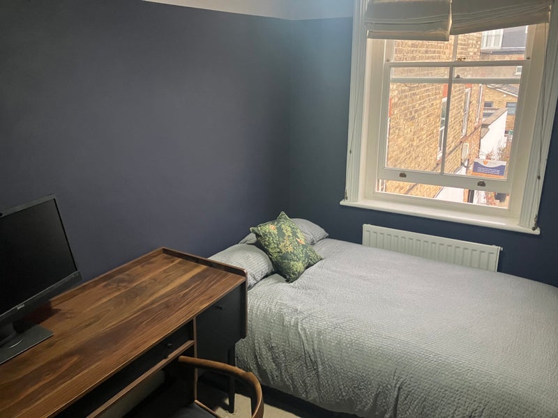 Room Sheen Lane in Greater London
