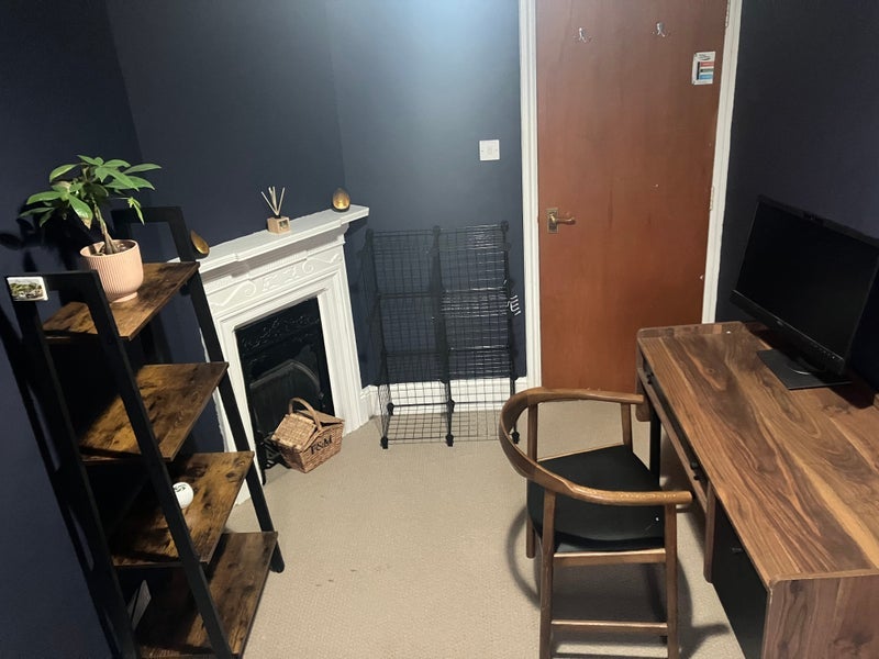 Room Sheen Lane in Greater London