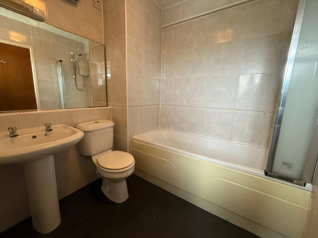 Flat Henshall Hall Drive in Congleton