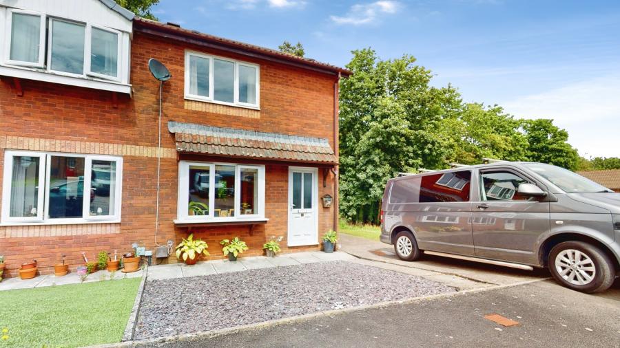 House Cwrt Llechau in Llanharry