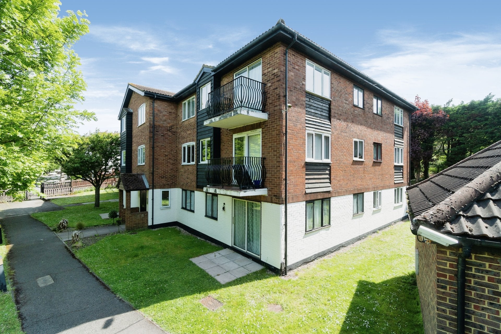 Flat Birchend Close in Greater London
