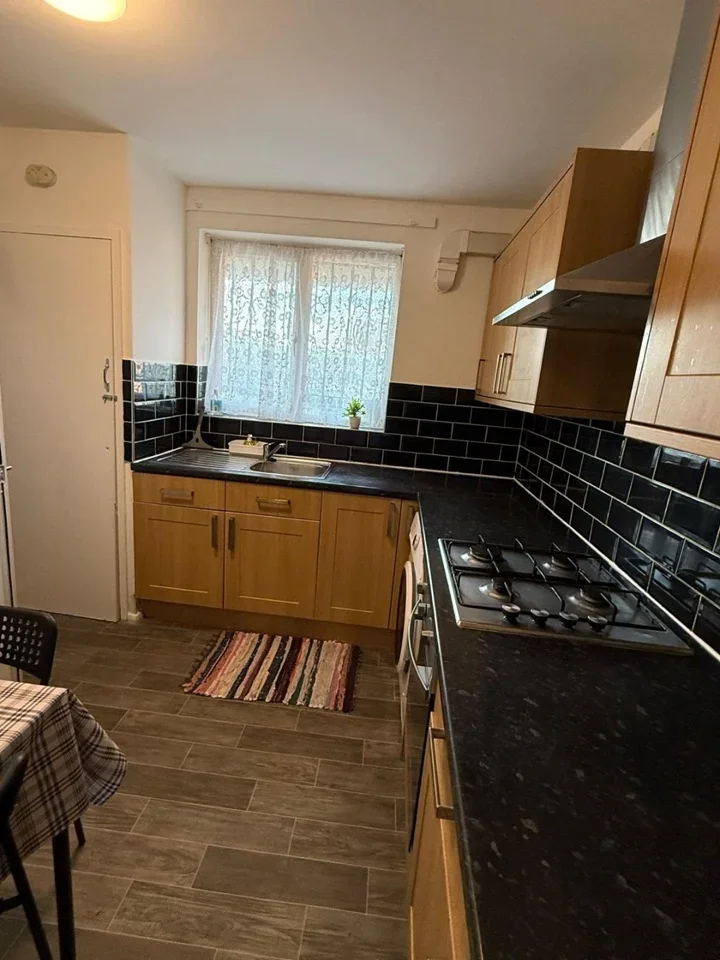 Room Norbiton Road in Greater London