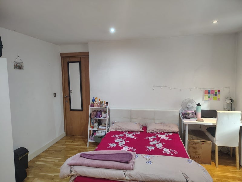 Room Roberts Wharf in Leeds