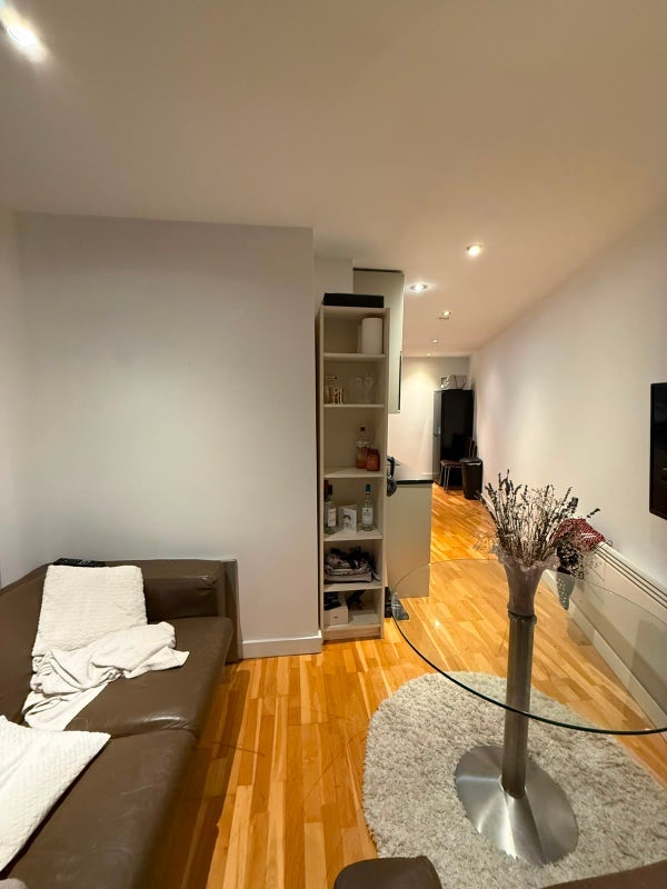 Room Roberts Wharf in Leeds