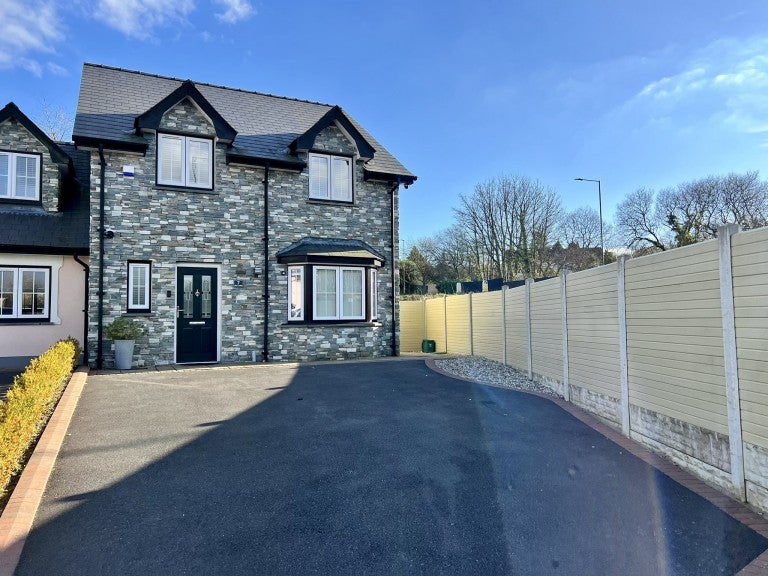 House Clos y Fedw in Rhydargaeau