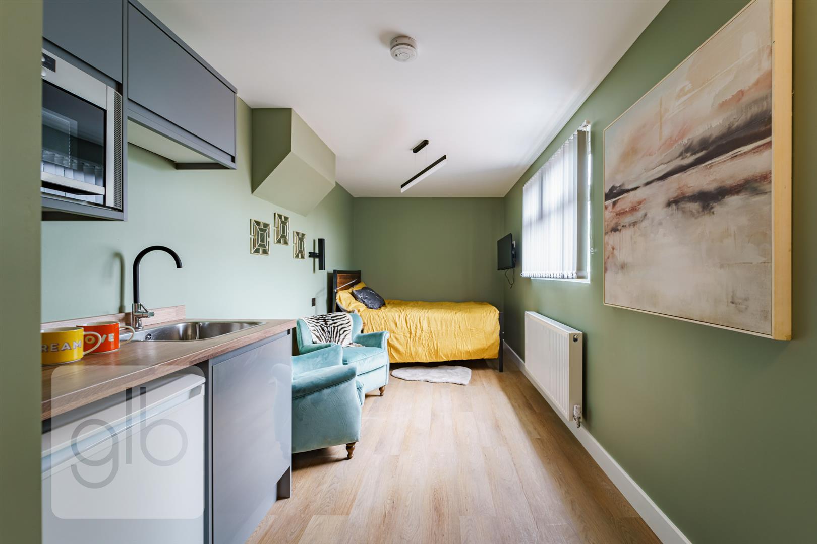 Room Bolingbroke Road in Coventry