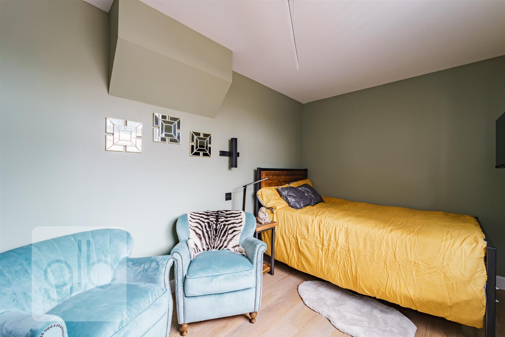 Room Bolingbroke Road in Coventry