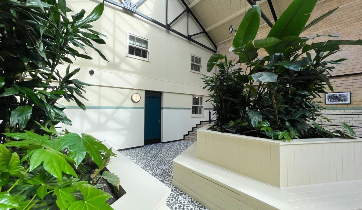 Flat Plumpton Lane in Sheffield