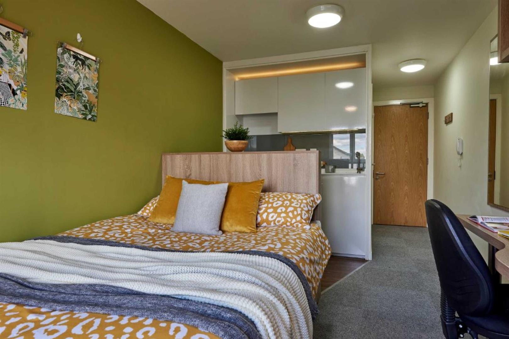 Flat Sturge Close in Birmingham