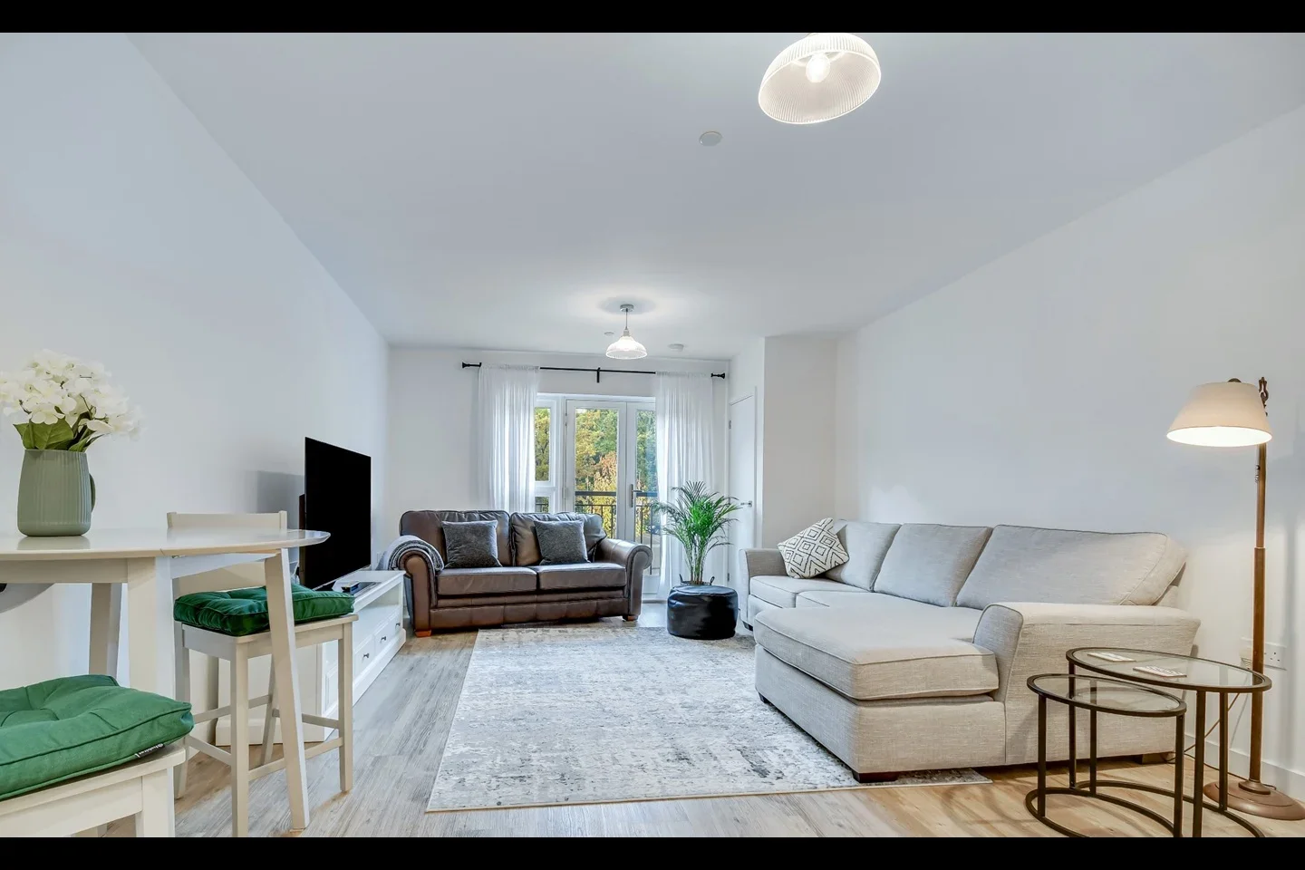 Flat Kestrel Close in Brentwood