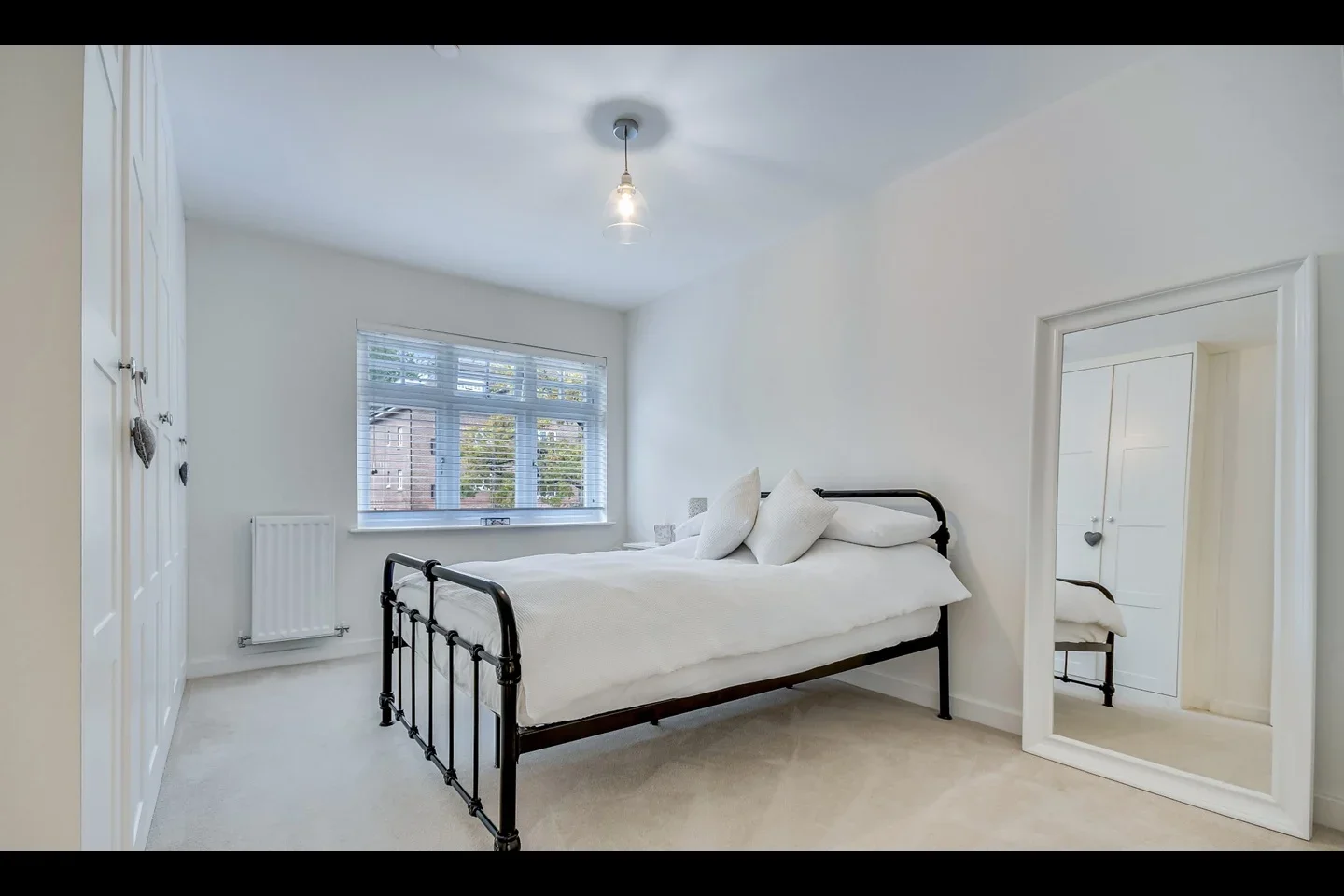 Flat Kestrel Close in Brentwood