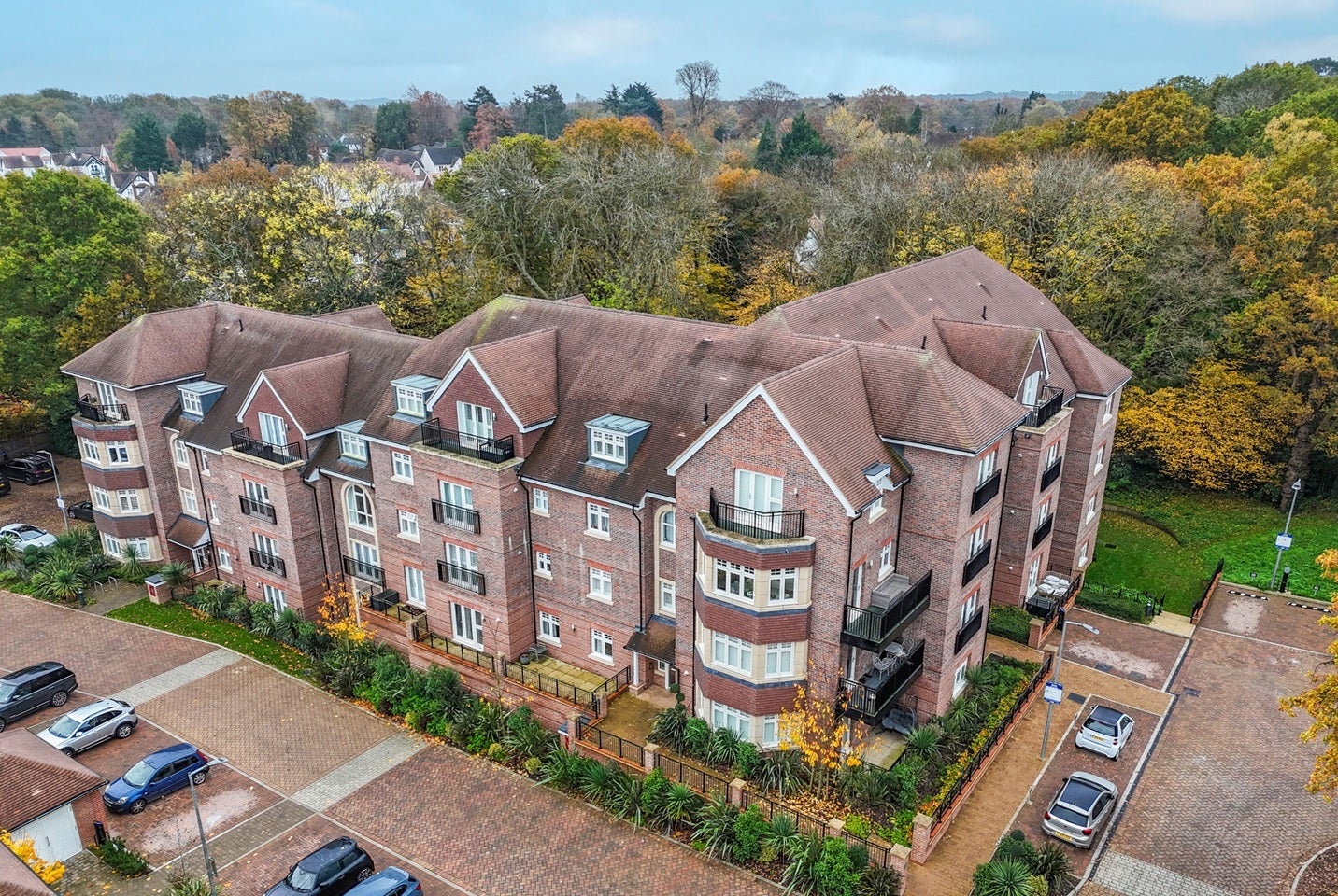 Flat Kestrel Close in Brentwood