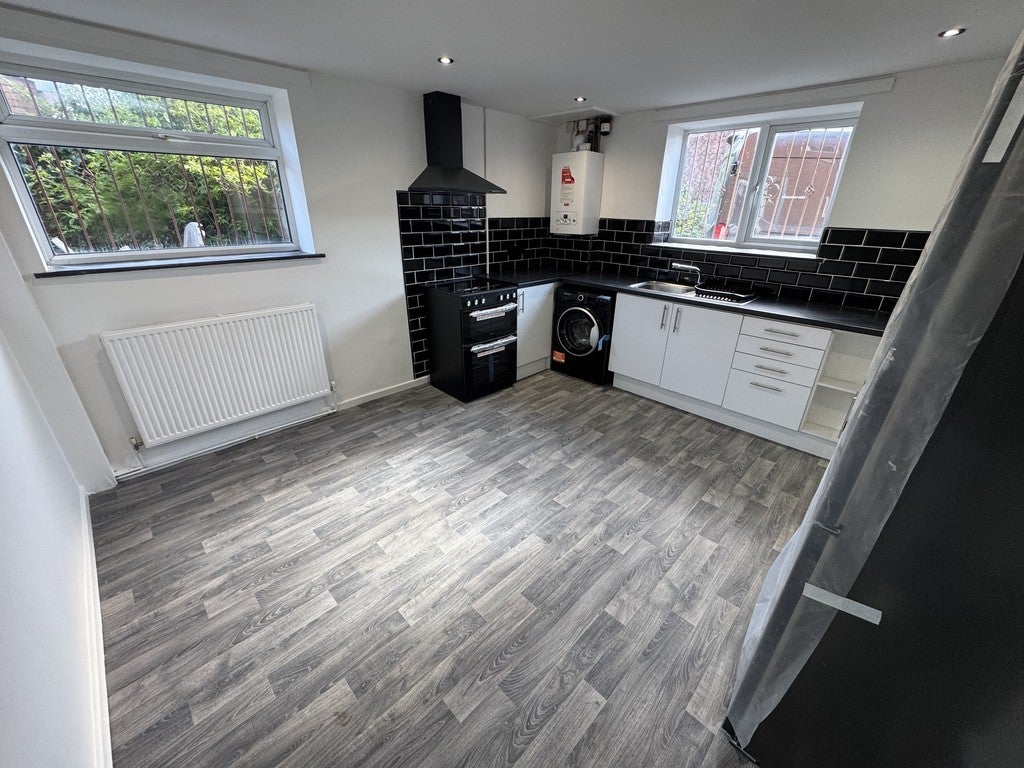 Flat Thomas Street in Farnworth