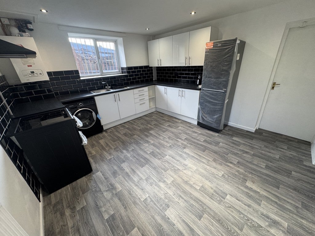 Flat Thomas Street in Farnworth