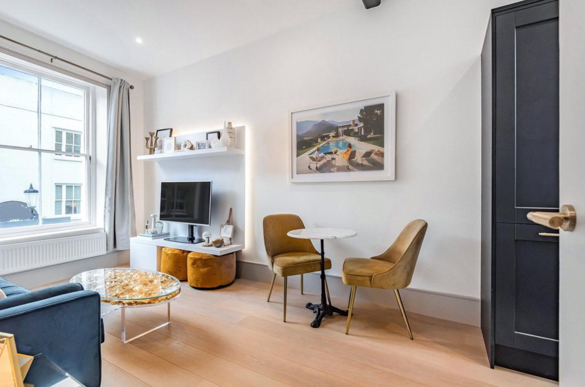 Flat Portobello Road in Greater London