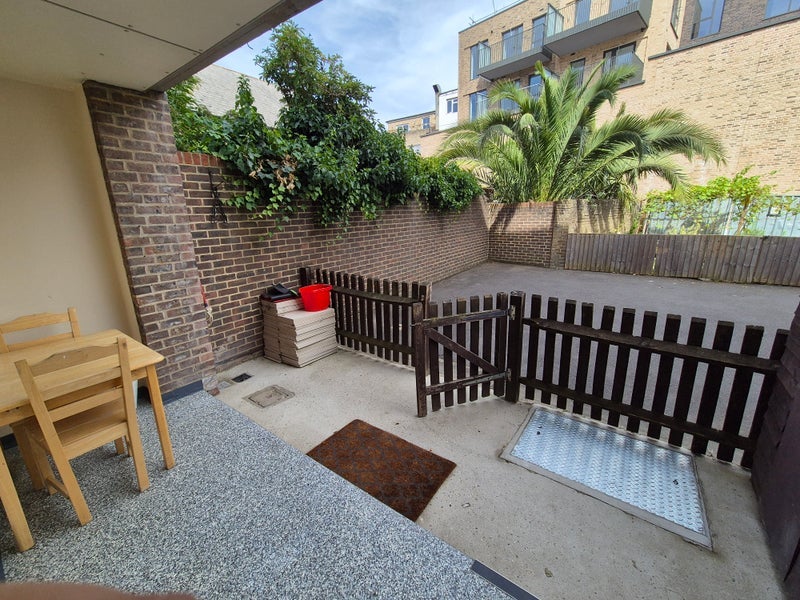 Room Purcell Street in Greater London