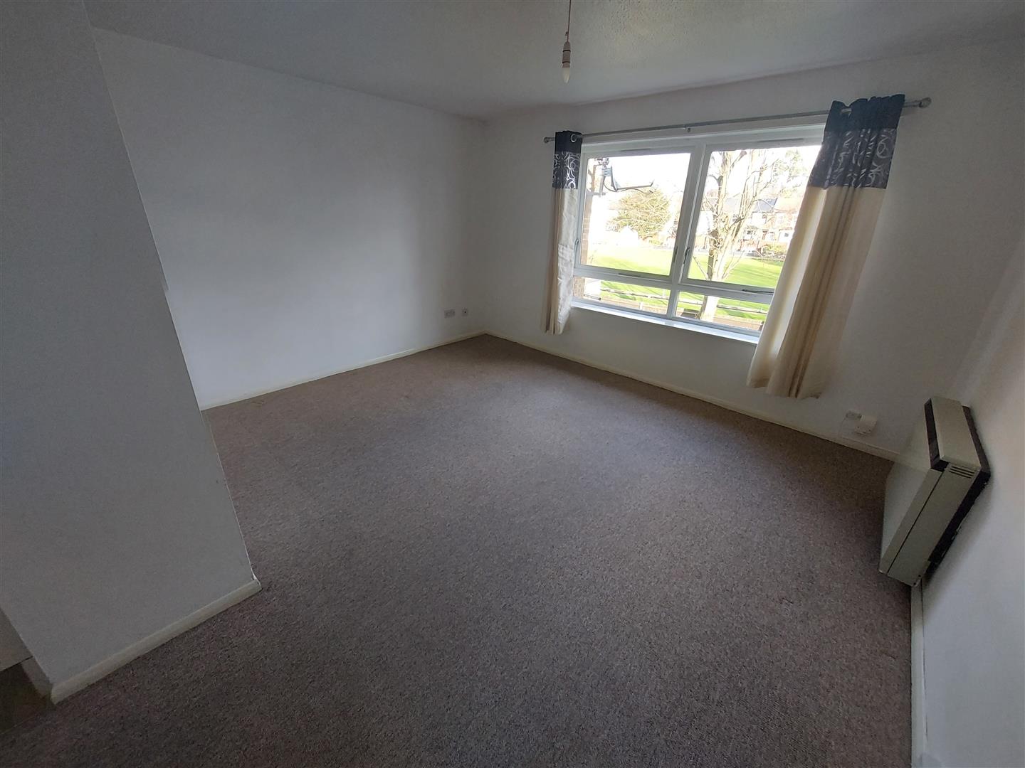 Flat Pembroke Road in Greater London