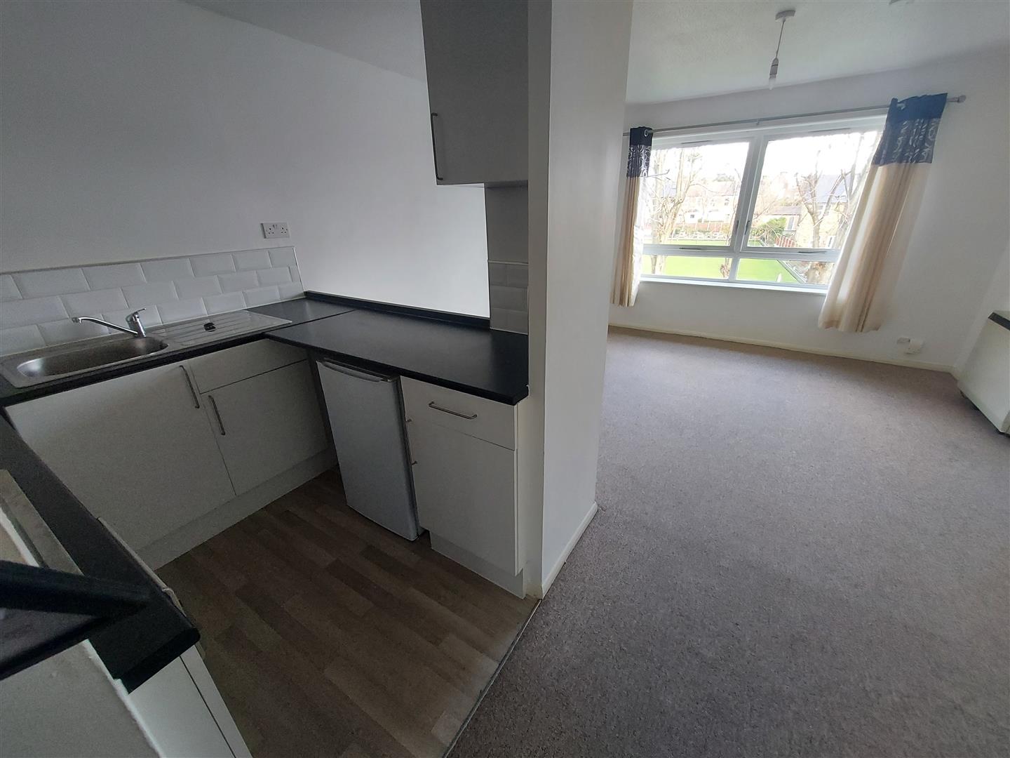 Flat Pembroke Road in Greater London