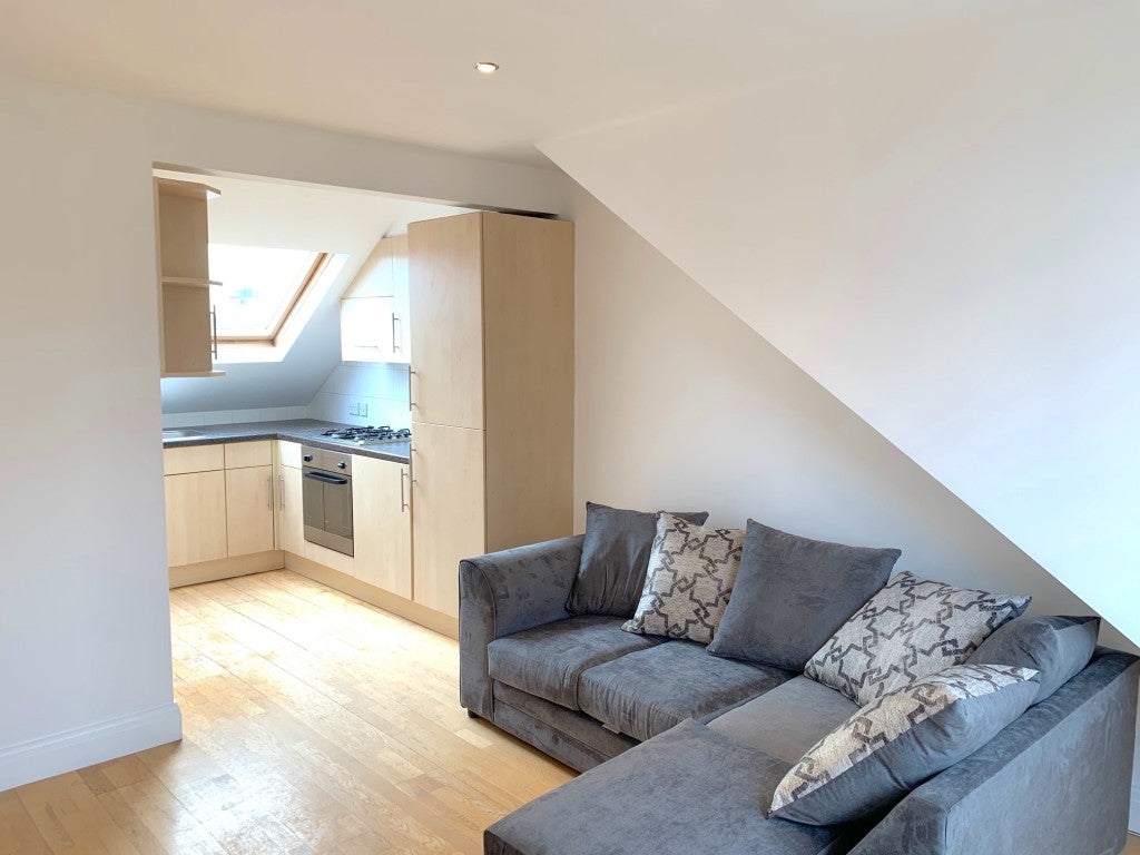 Flat West Avenue in Greater London