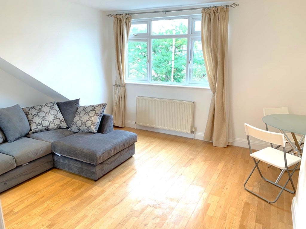 Flat West Avenue in Greater London