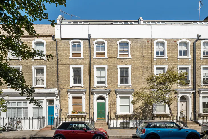 Flat Ifield Road in Greater London