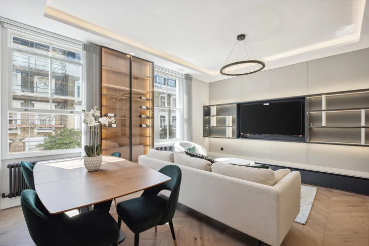 Flat Ifield Road in Greater London