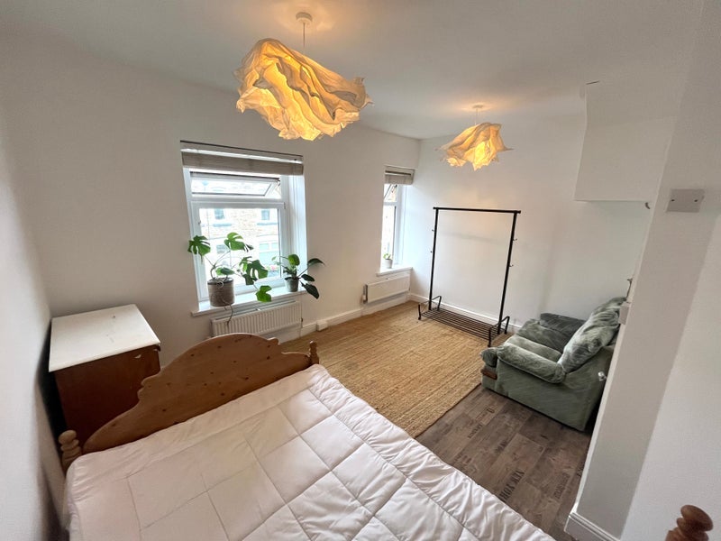 Room Augustus Street in Ynysybwl
