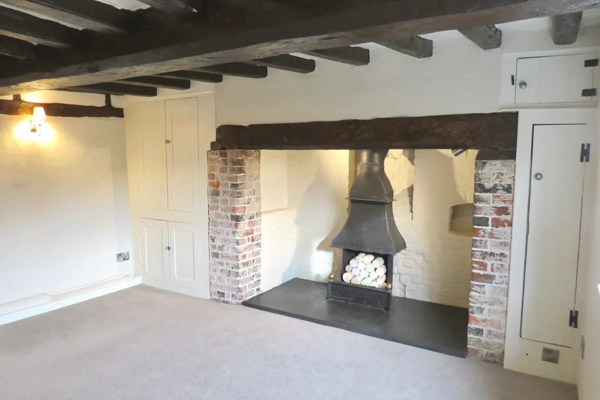 House Ashley Close in Cheddington