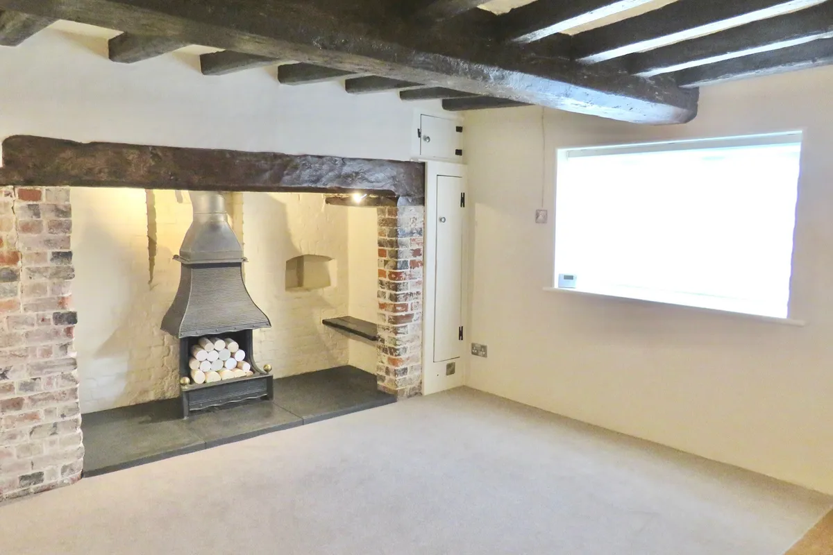 House Ashley Close in Cheddington