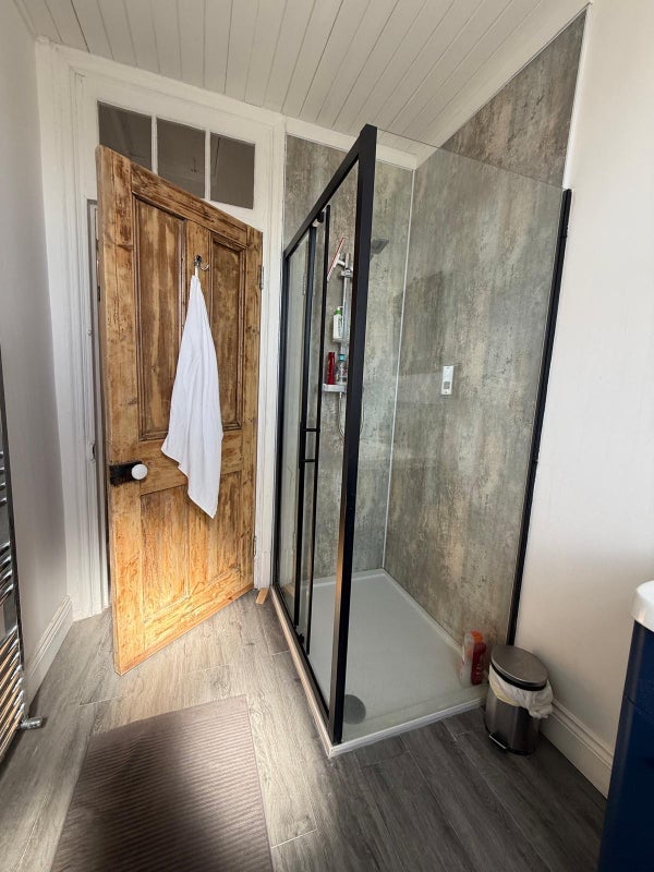 Flat Pulton Place in Greater London