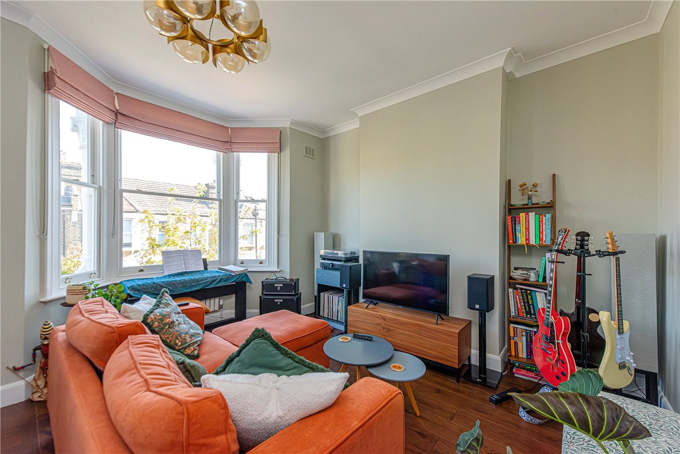 Flat Rainham Road in Greater London