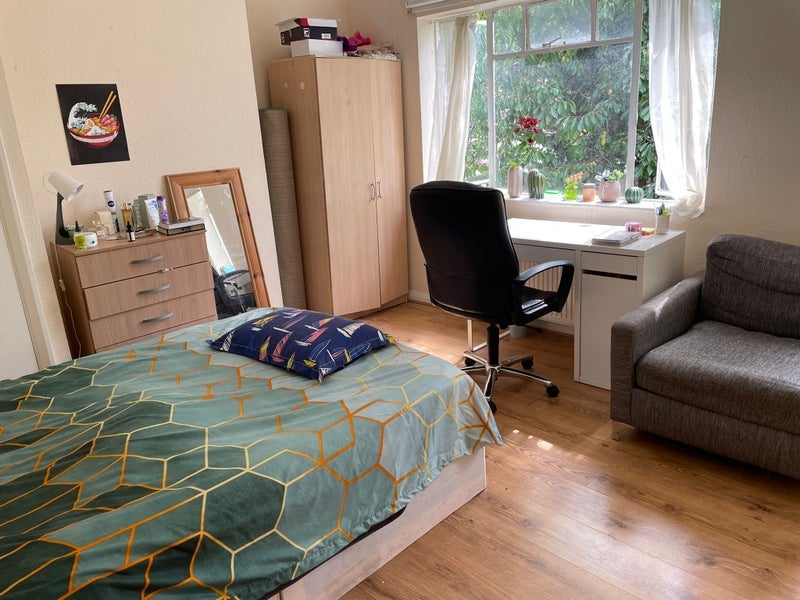 Room Seven Sisters Road in Greater London