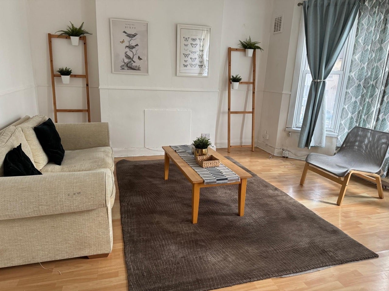Flat Chaplin Road in Greater London