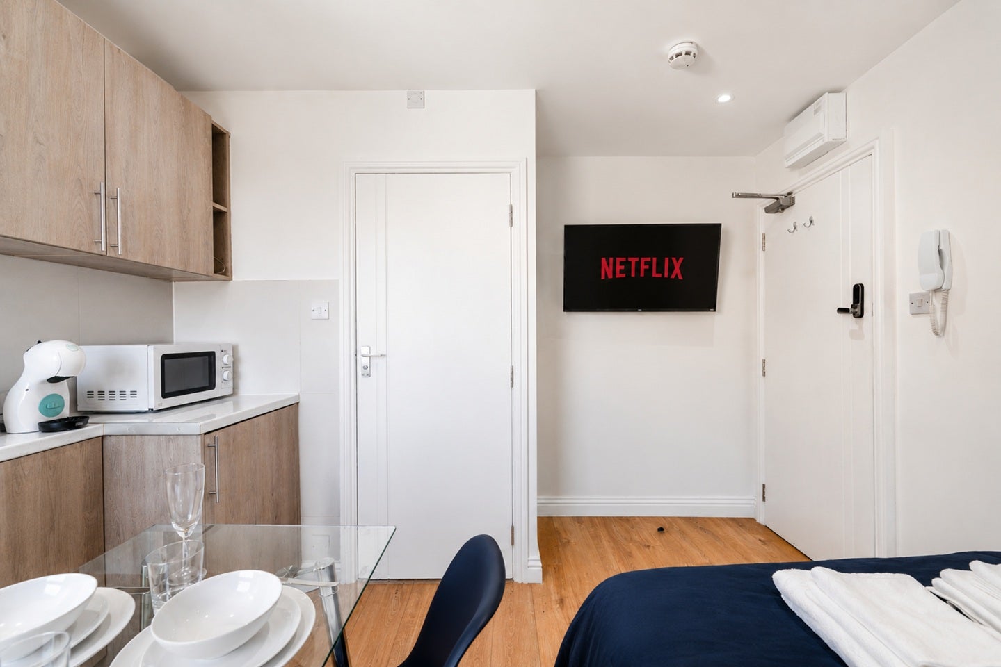 Flat Valnay Street in Greater London
