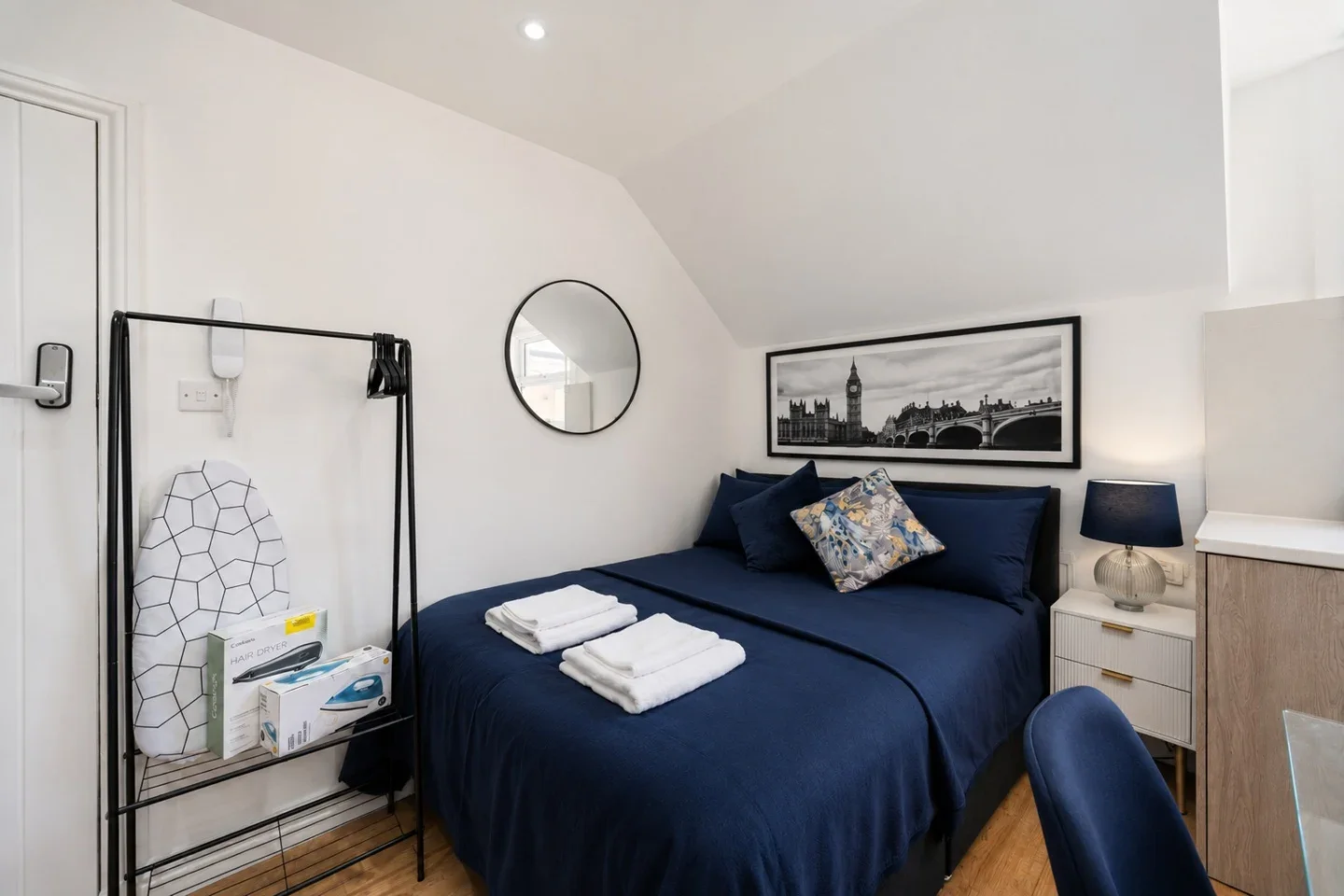 Flat Valnay Street in Greater London