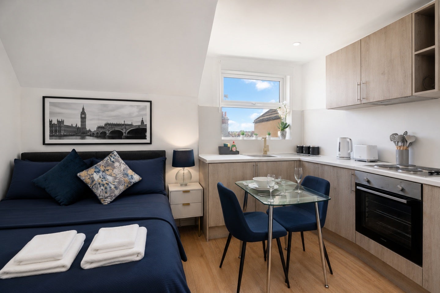 Flat Valnay Street in Greater London