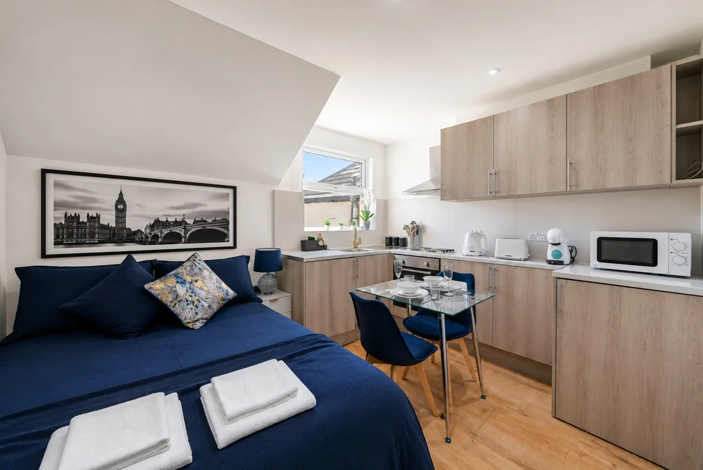 Flat Valnay Street in Greater London