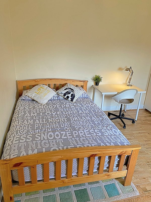 Room Friern Road in Greater London