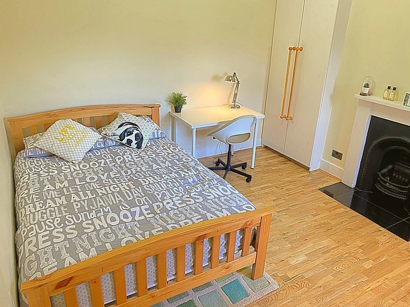 Room Friern Road in Greater London