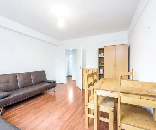 Room Cumberland Street in City of Westminster