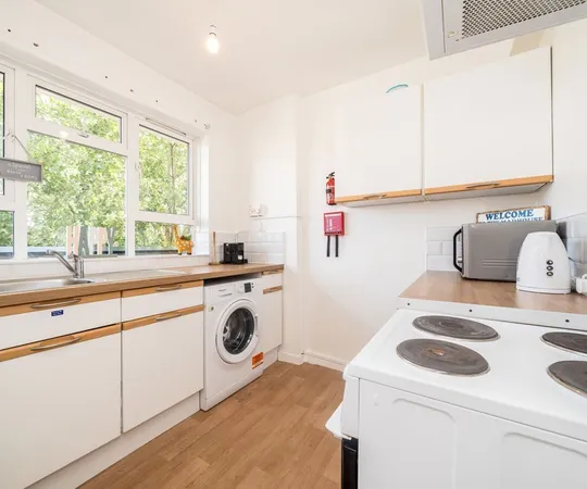 Room Cumberland Street in City of Westminster