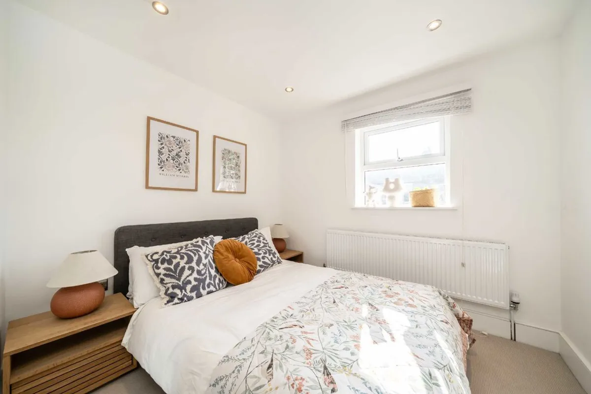 Flat Aboyne Road in Greater London
