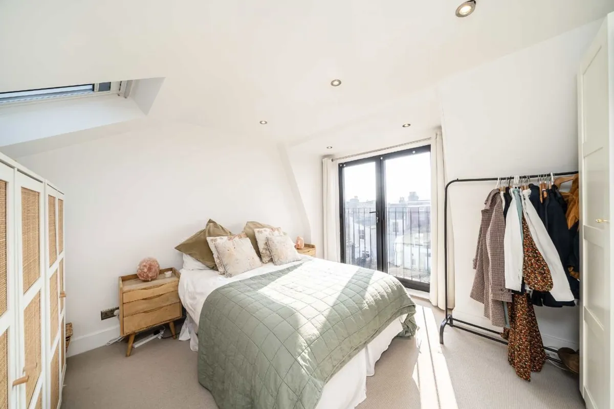 Flat Aboyne Road in Greater London